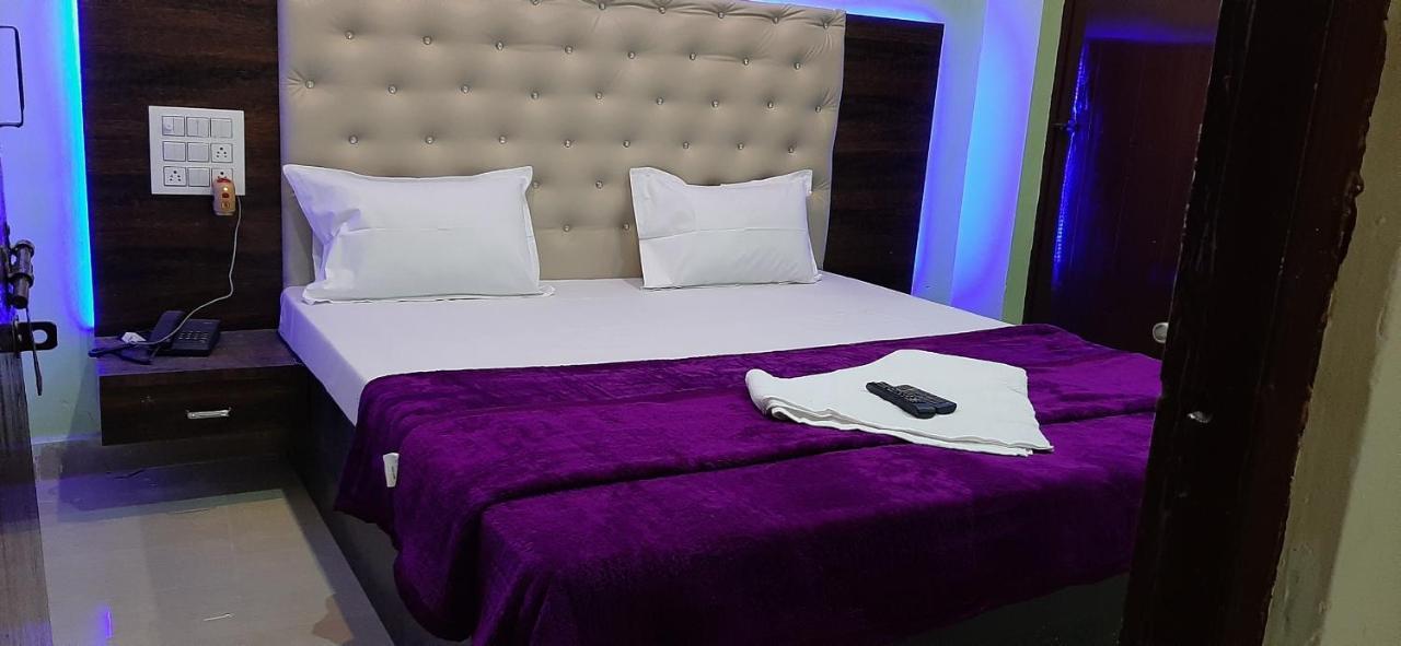 Adilabad Hotel Radhe Krishna מראה חיצוני תמונה